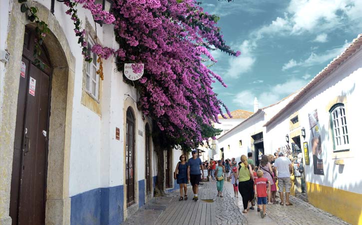 Entre ruas estreitas de Óbidos, Goóbidos, o teu guia turístico local