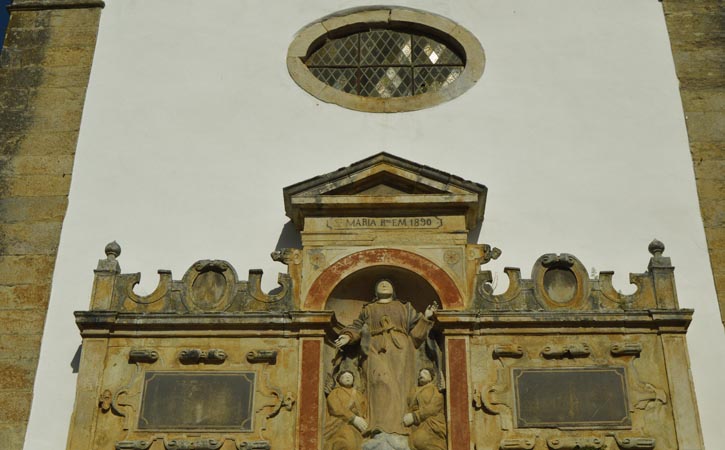 Fachada da Igreja matriz, O Guia Oficial da vila de Óbidos