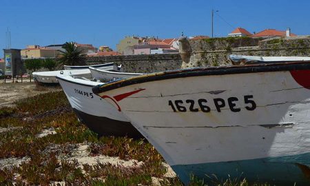 Peniche - Embarcações na praia, GoObidos o teu Guia Turístico Local, Fotografia por @Photocracy