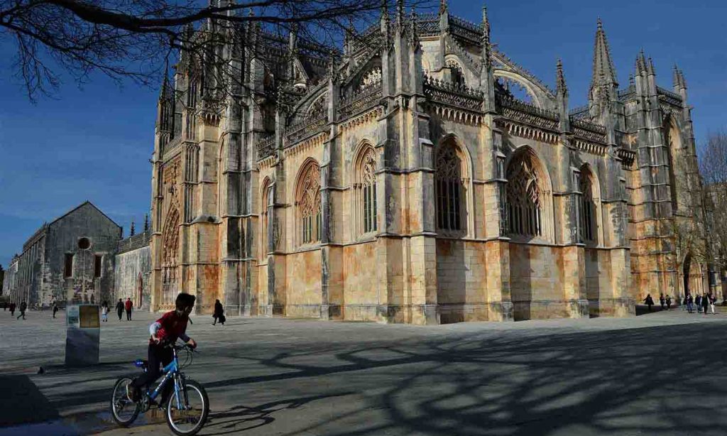 Mosteiros de Alcobaça e Batalha: Visita Guiada Privada, visita guiada, GoÓbidos