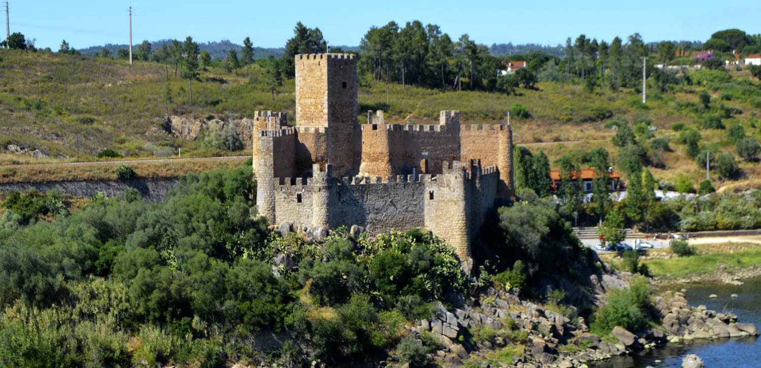 Templar castle of Almourol on the Tagus river, GoÓbidos Óbidos Tourist Guide